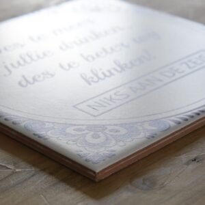 Niks aan de zeis - Tegeltje